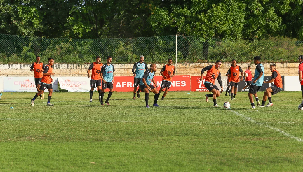 Equipe treinando para o inicio da campeonato