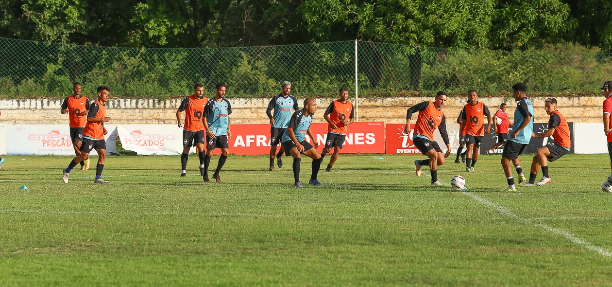 Equipe treinando para o inicio da campeonato