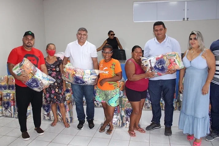 Famílias recebem cestas básicas em  Nossa Senhora de Nazaré