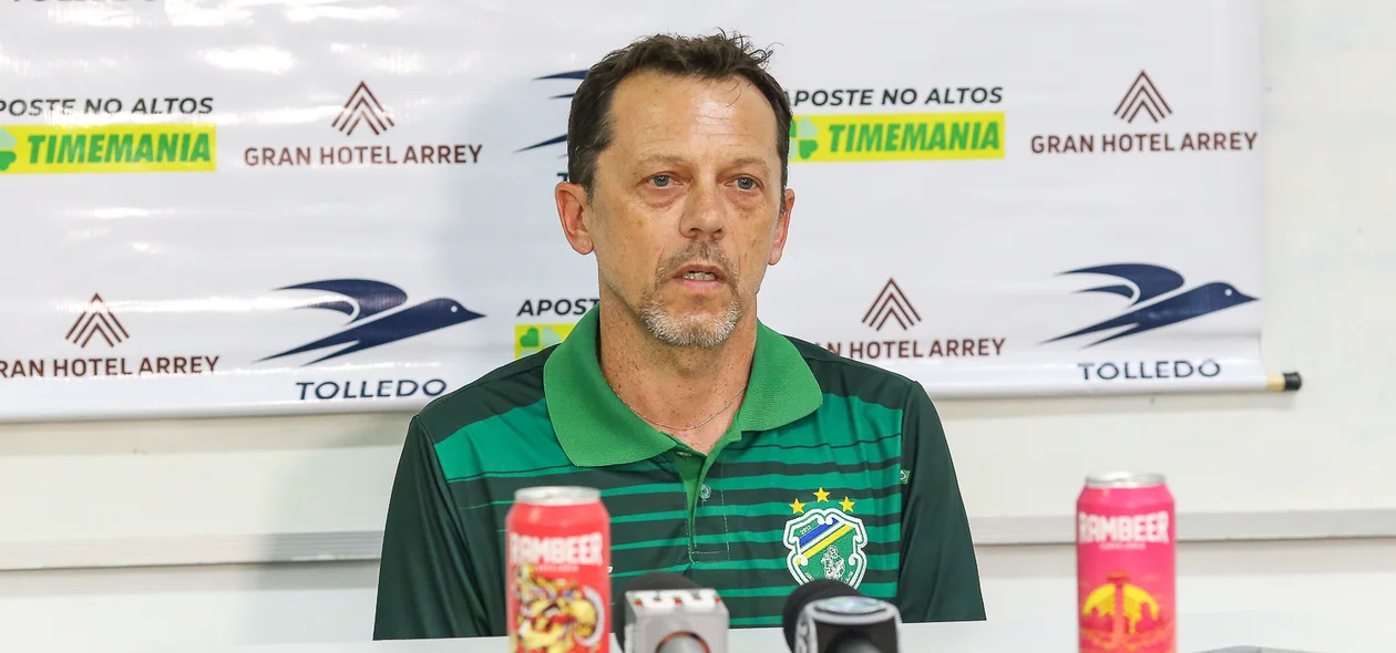 Fernando Tonet em coletiva