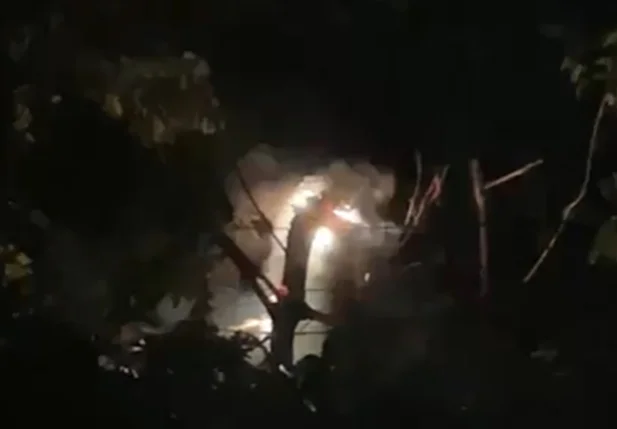 Fios de alta tensão pegam fogo na Usina Santana
