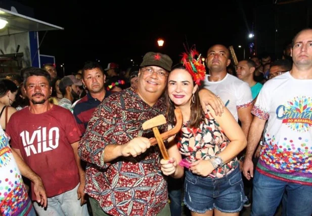 Flávio Dino faz símbolo do comunismo