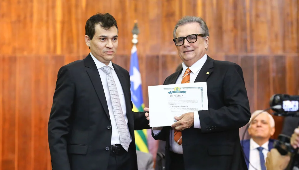 Flávio Nogueira é diplomado