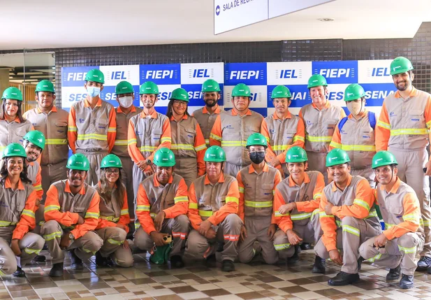 Formandos da segunda turma de eletricistas da Equatorial