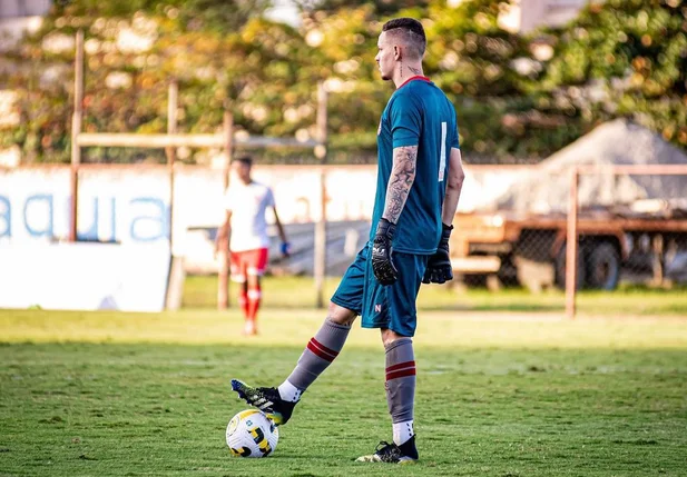Goleiro Renan Batista