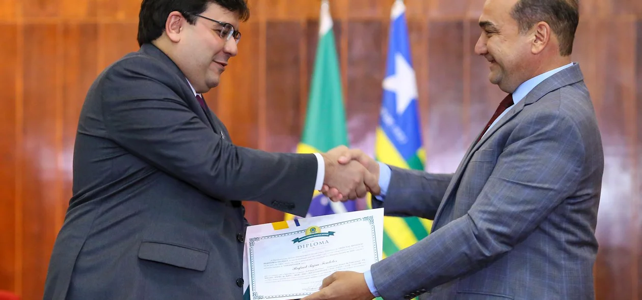 Rafael Fonteles sendo diplomado pelo TRE-PI