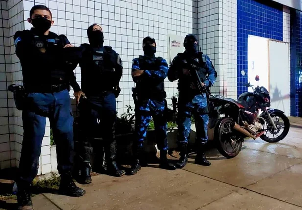 Guarda Civil Municipal de Timon com moto apreendida