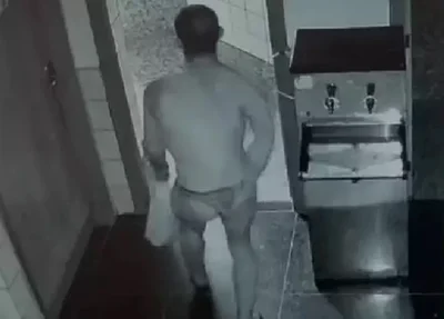 Homem vestido de calcinha furta escola