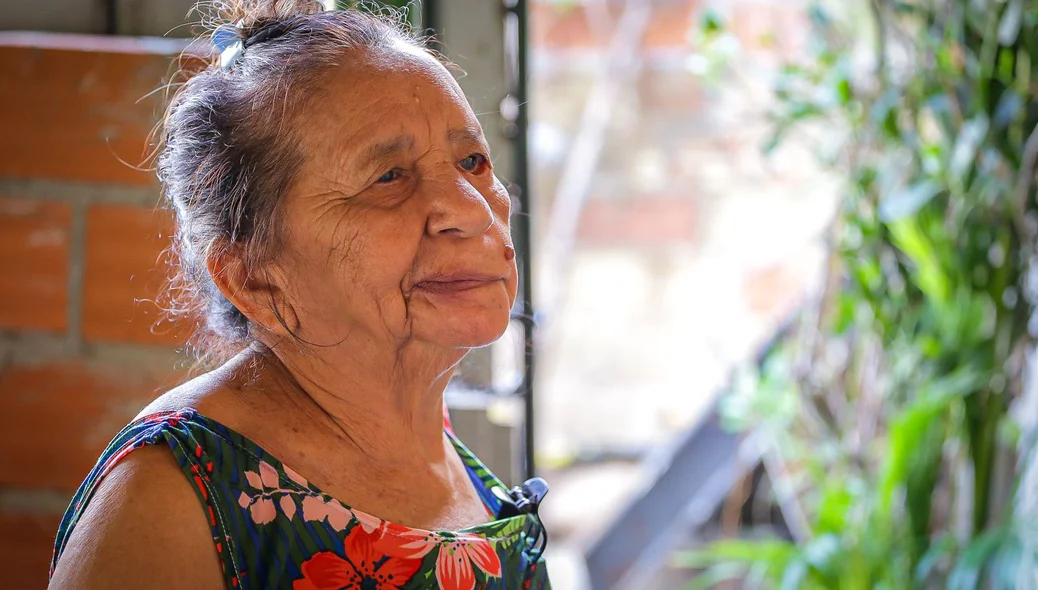 Idosa, mãe de Edilson, reclama da situação