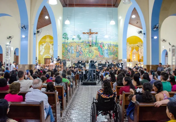 Igreja de Pedro II lotada