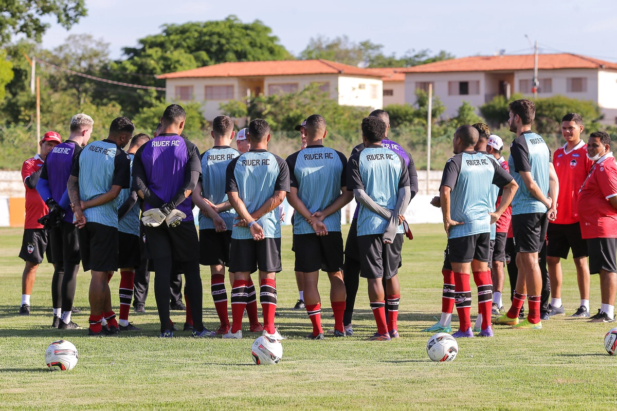 Jogadores no centro de treinamento