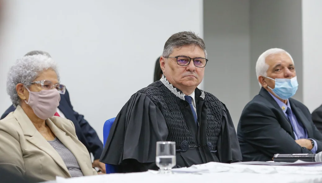 Kennedy Barros na mesa de honra