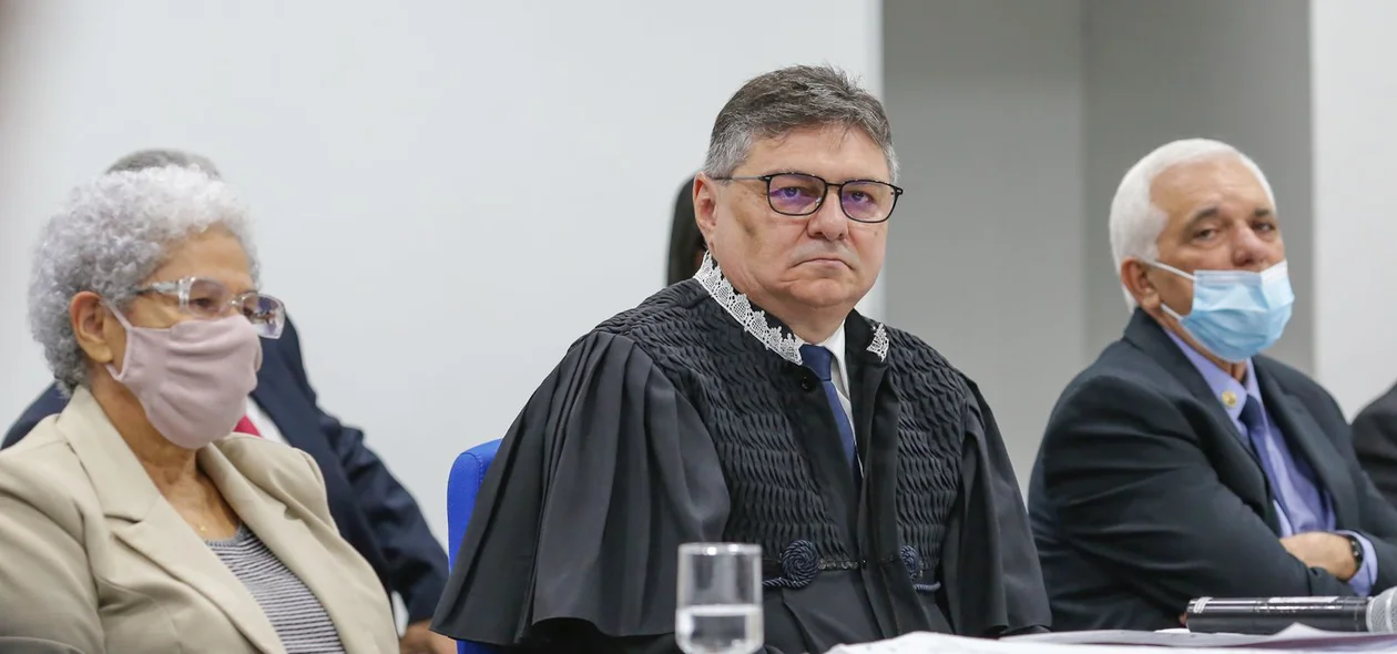 Kennedy Barros na mesa de honra