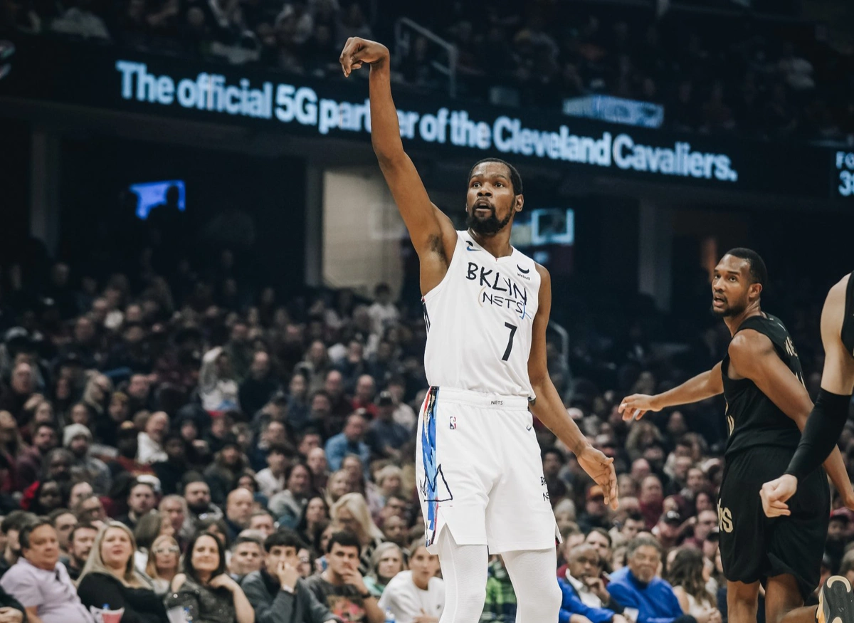 Kevin Durant marca 32 pontos em jogo contra Cavaliers