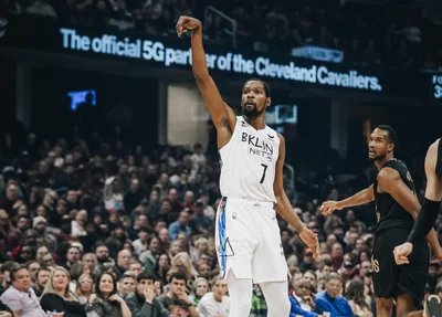Kevin Durant marca 32 pontos em jogo contra Cavaliers