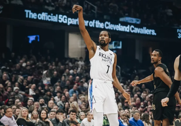Kevin Durant marca 32 pontos em jogo contra Cavaliers