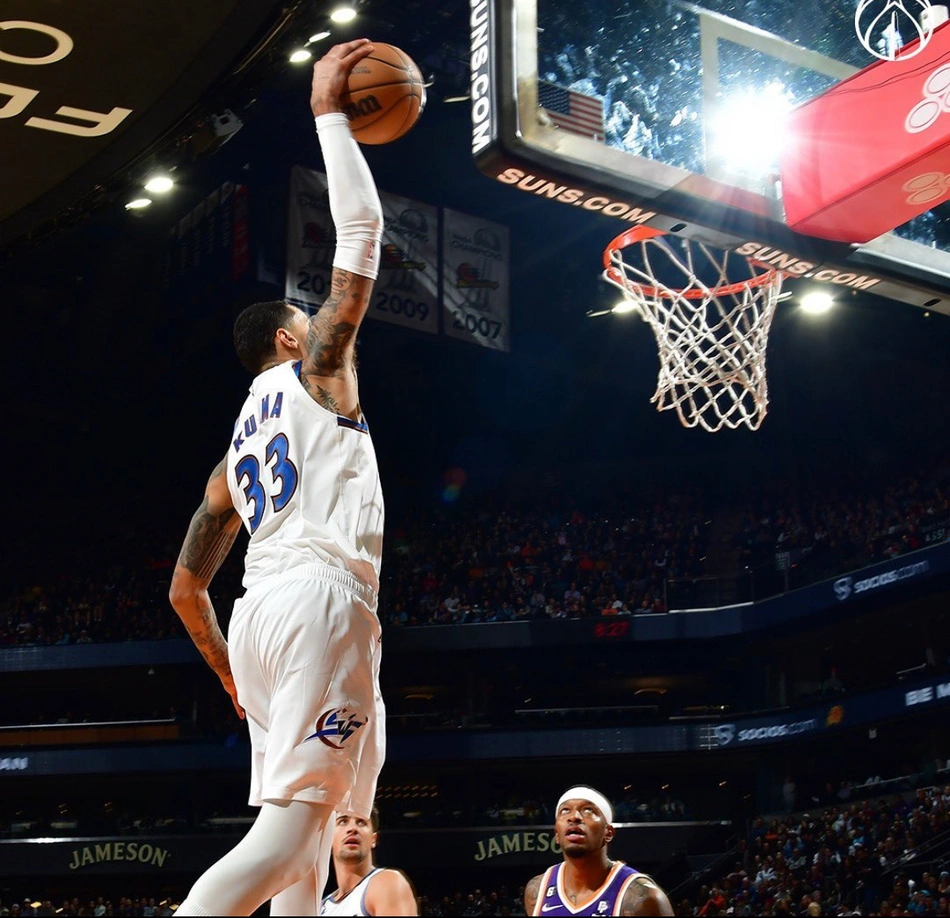 Kuzma anotou 29 pontos na partida