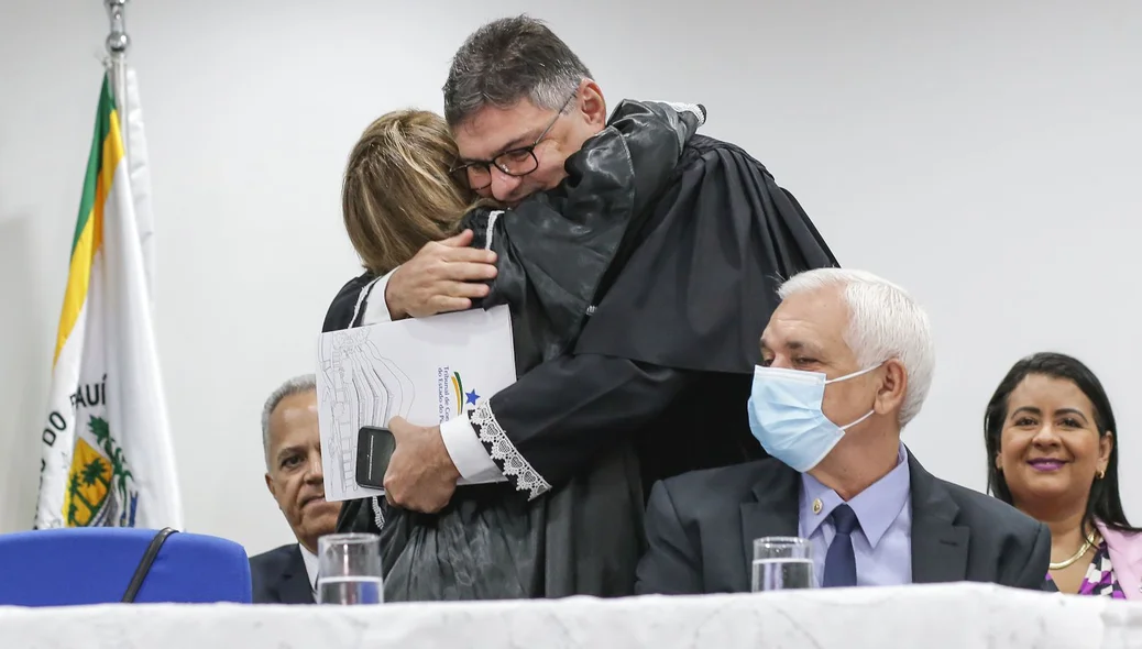 Lílian Martins parabeniza Kennedy