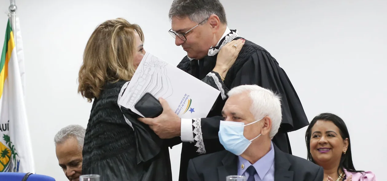 Lílian Martins passa a presidência para Kennedy Barros