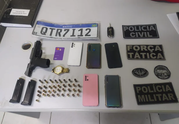 Material apreendido com o trio suspeito de duplo homicídio