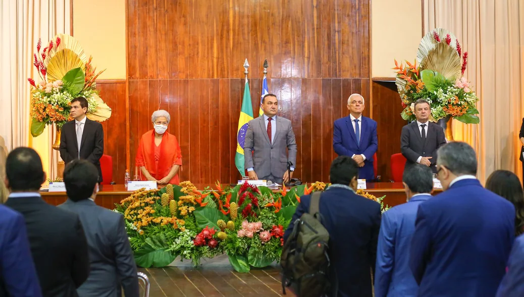 Mesa de honra na solenidade da diplomação dos eleitos