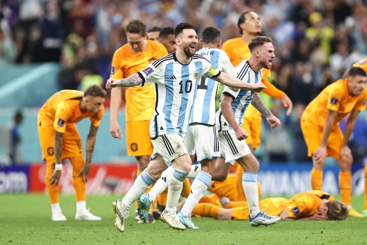 Messi comemorando classificação diante da Holanda