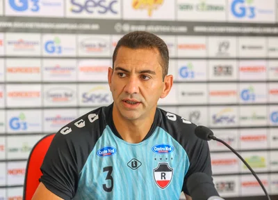 Moisés, zagueiro