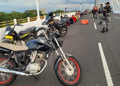Momento em que policiais do Rone e 5º BPM realizaram abordagem dos veículos
