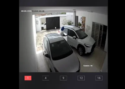 Momento que assaltantes roubam carro em Teresina
