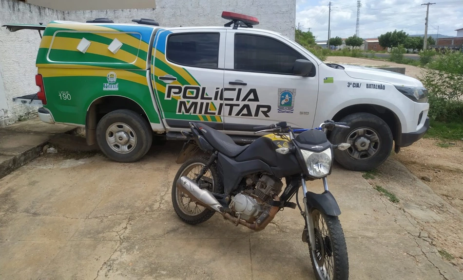 Moto apreendida pela PM em Francisco Macedo