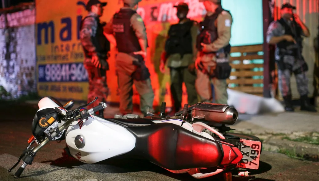 Moto ficou caída