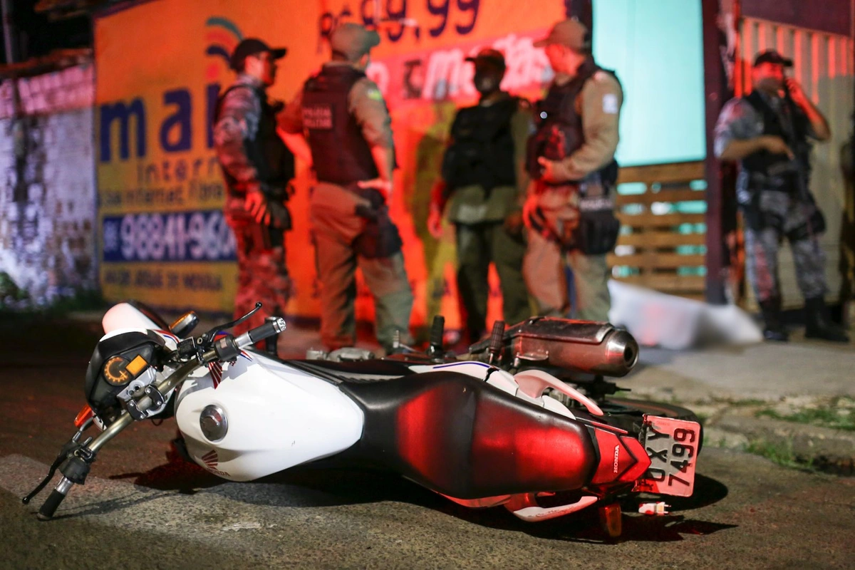 Moto ficou caída