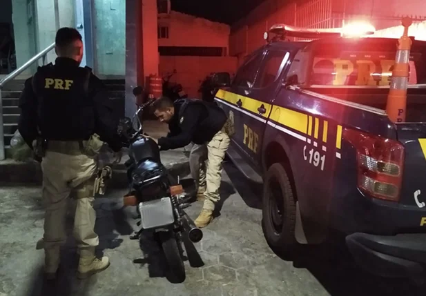 Motocicleta apreendida pela PRF em Floriano