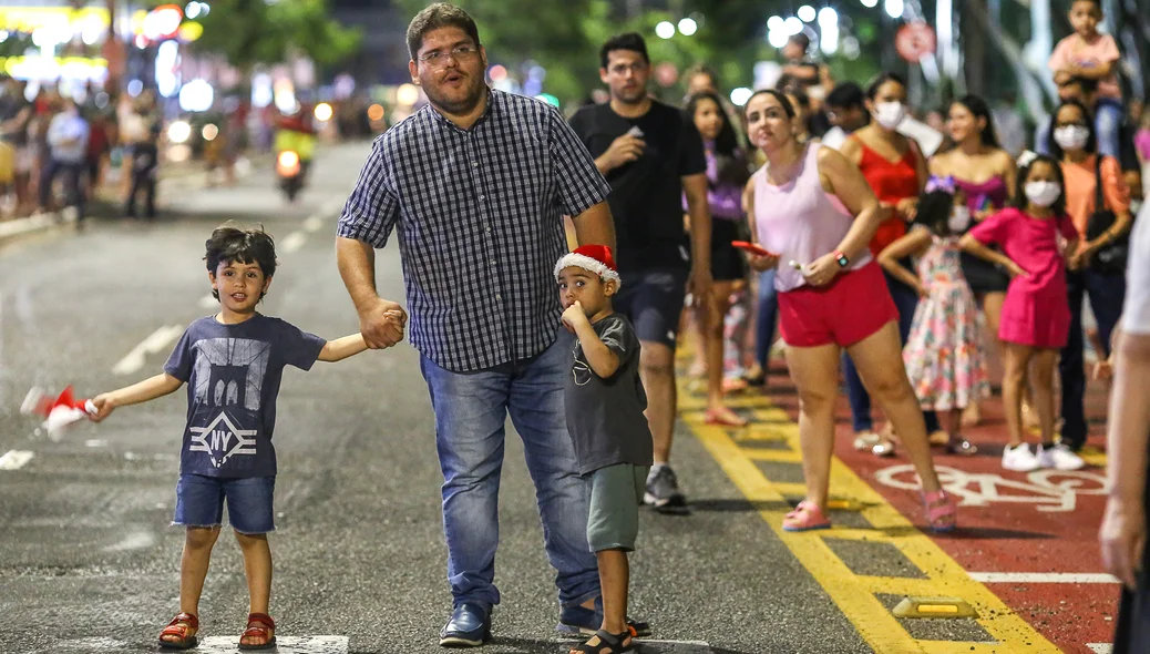 Muita gente acompanhou a caravana