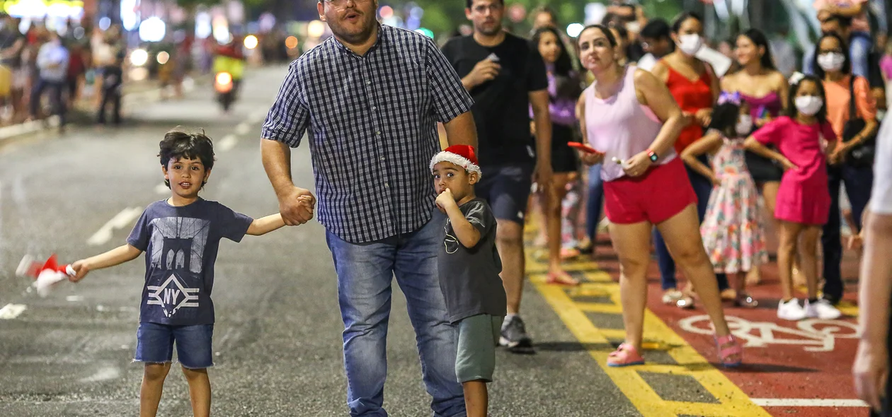 Muita gente acompanhou a caravana