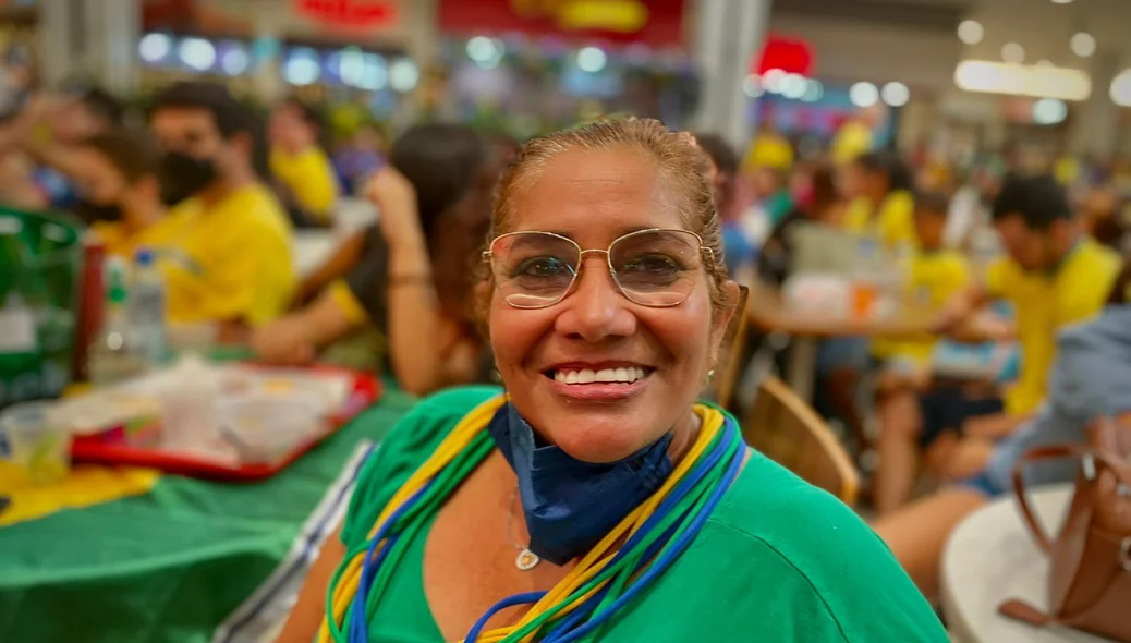 Neusa Soares escolheu assistir ao jogo no shopping