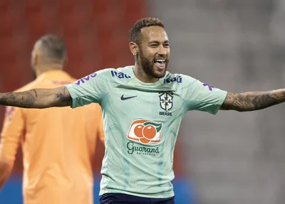 Neymar em treino da seleção brasileira