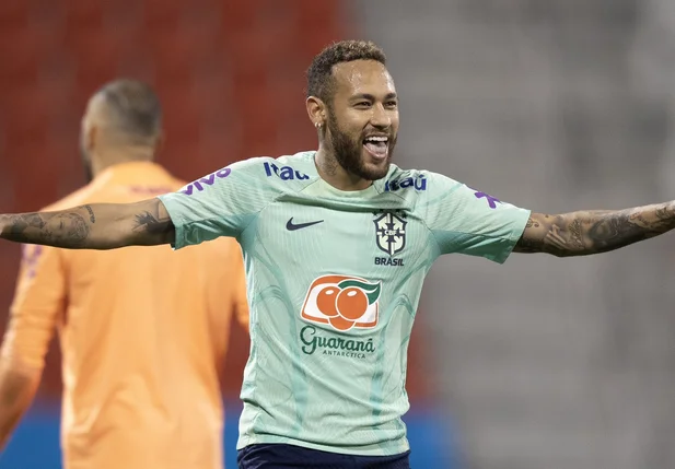 Neymar em treino da seleção brasileira