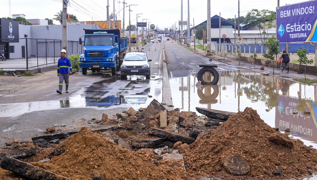 Obra na Av. dos Expedicionários