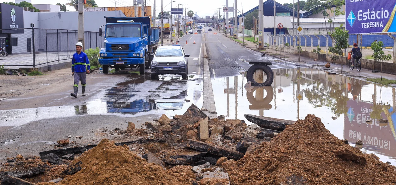 Obra na Av. dos Expedicionários