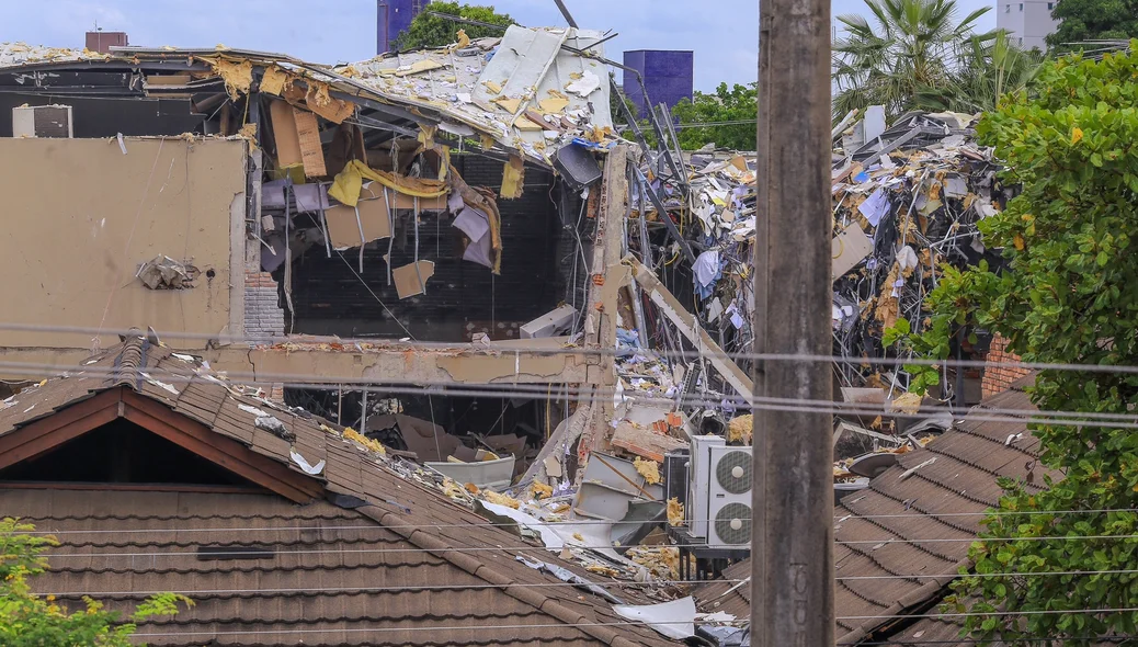 Parte do Coco Bambu também foi destruído