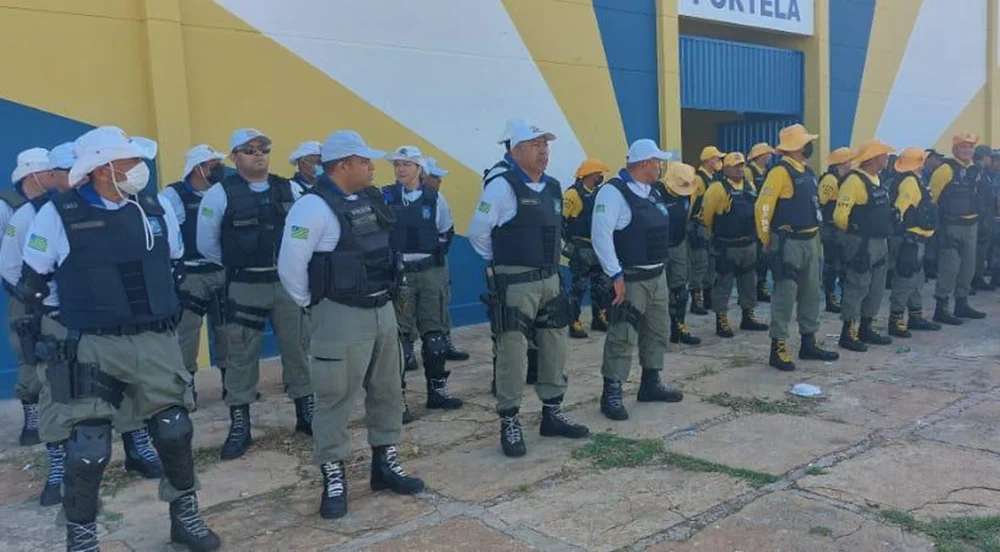 Parte do efetivo de policiais militares presentes na Operação Revéillon 2022