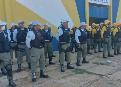 Parte do efetivo de policiais militares presentes na Operação Revéillon 2022