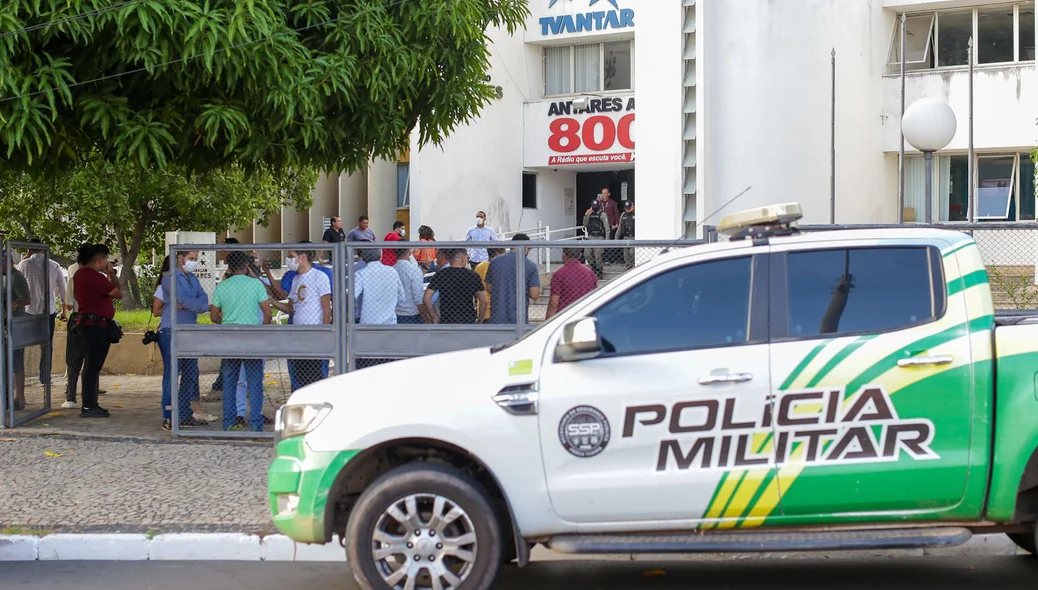 Polícia na sede da Fundação Antares após arrastão