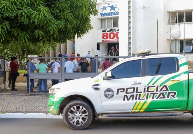 Polícia na sede da Fundação Antares após arrastão