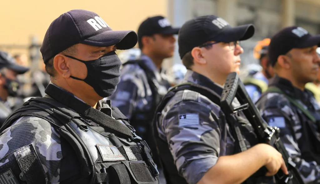 Policiais do ROTA em formação