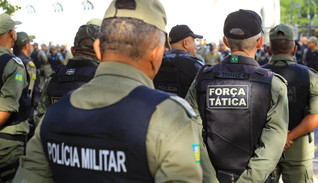 Policias Militares agrupados durante solenidade