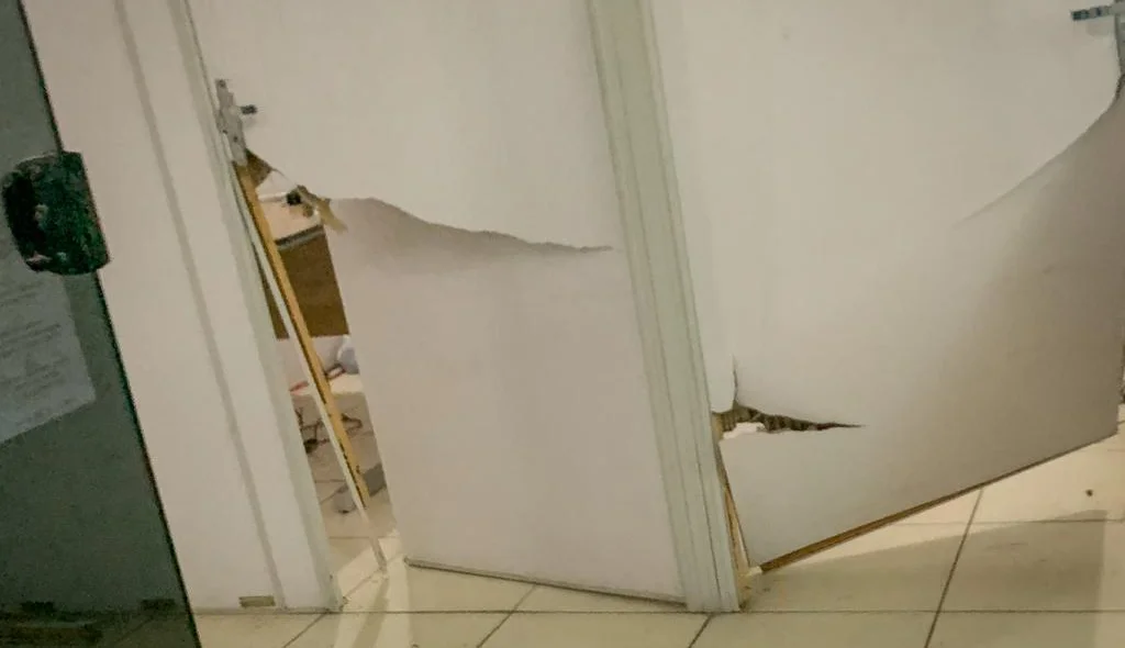 Portas do prédio da CCOM foram arrombadas