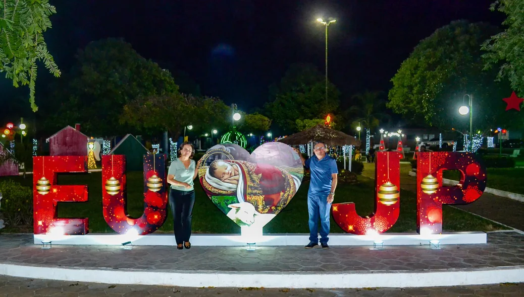 Praça 28 de Dezembro em Joaquim Pires recebe decoração natalina