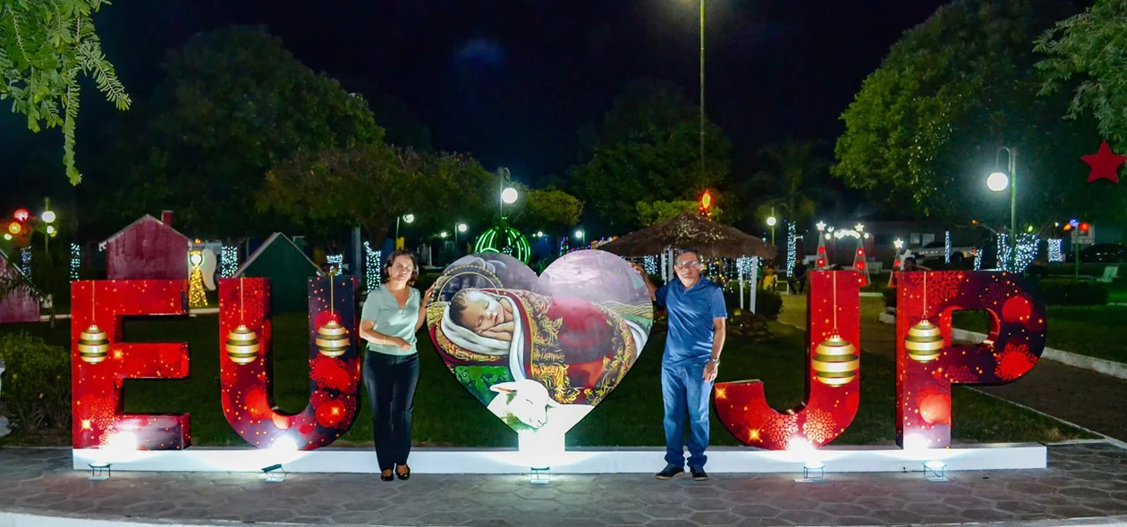 Praça 28 de Dezembro em Joaquim Pires recebe decoração natalina